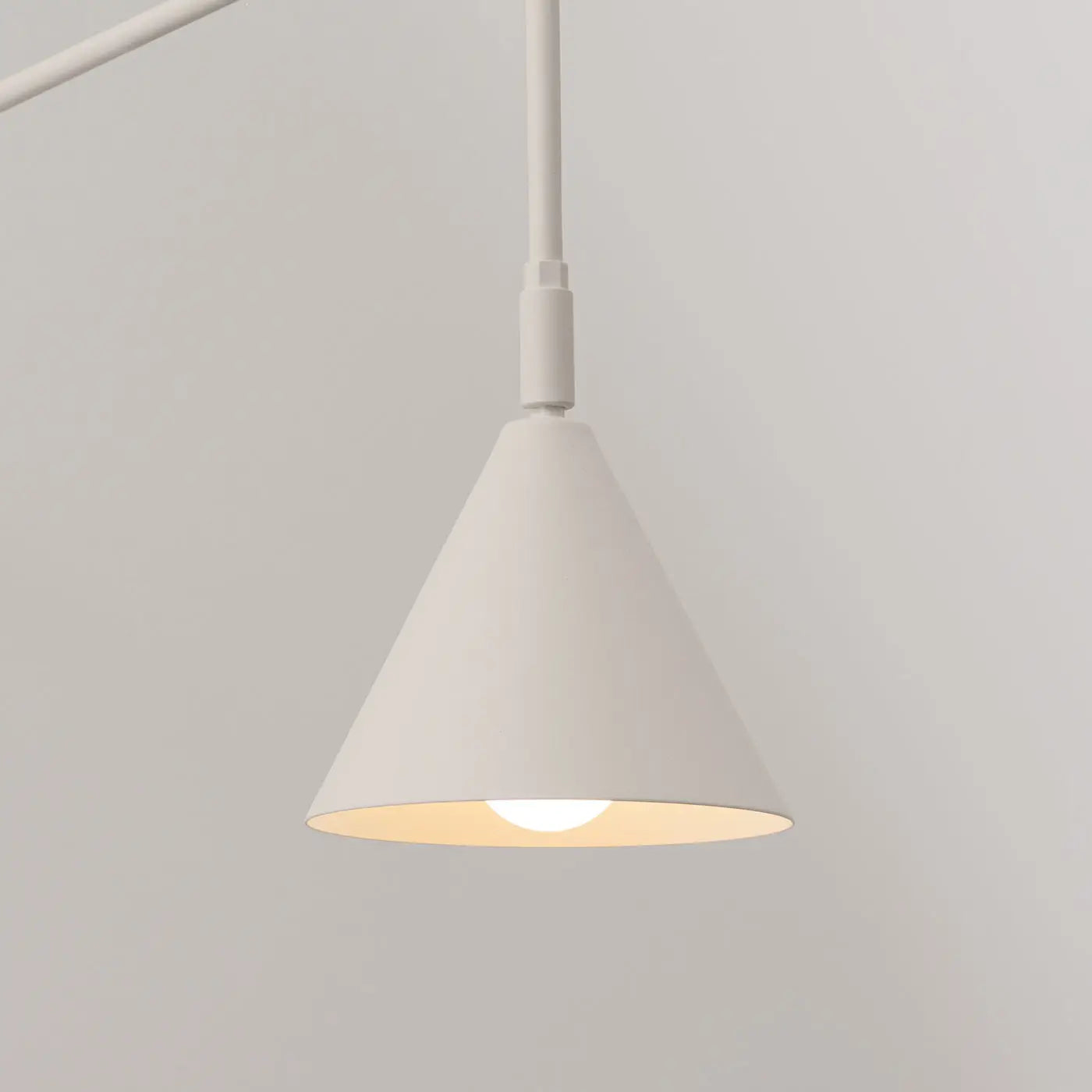 Applique murale abat-jour conique beige en acier industriel — vue 6