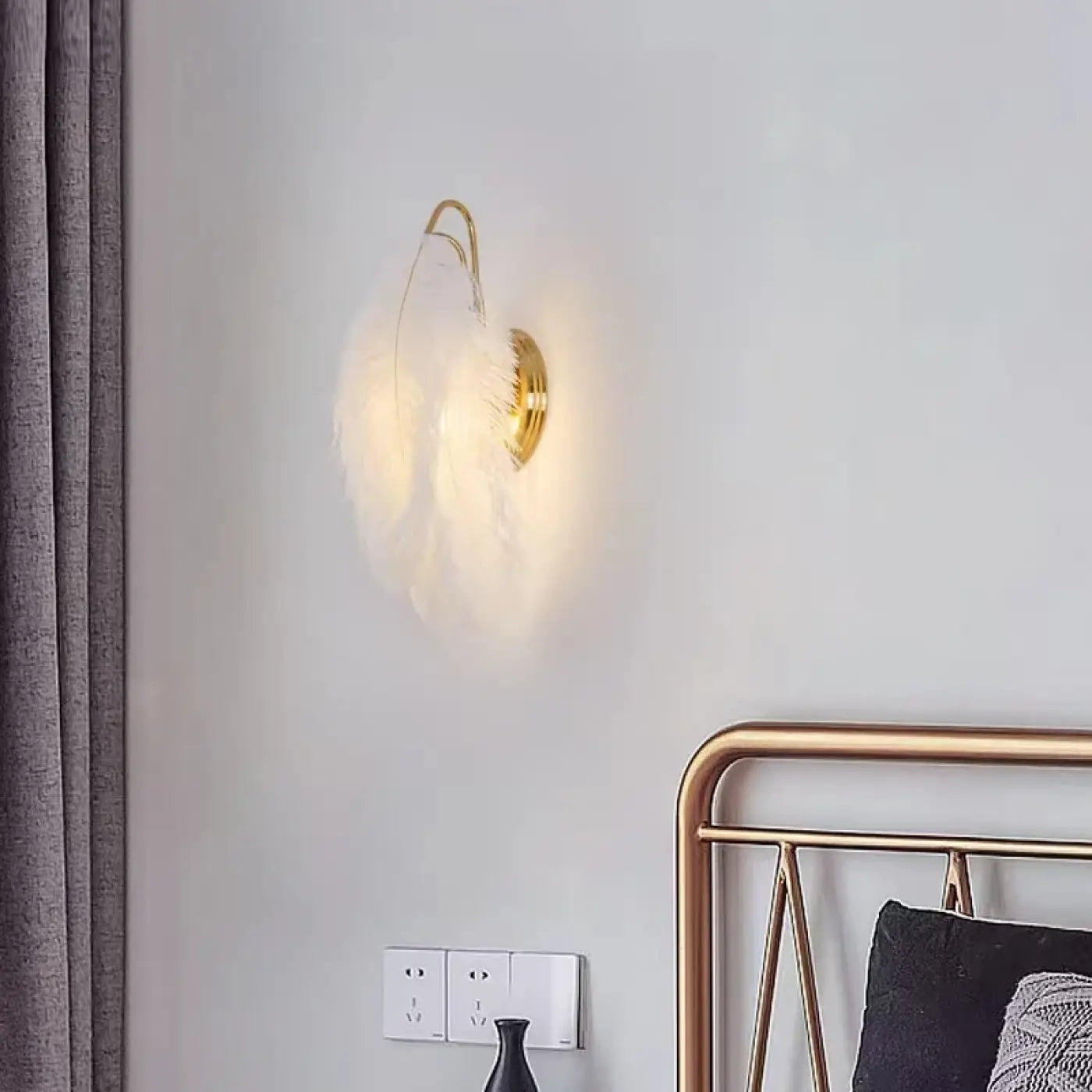 Applique murale art déco à plumes blanches et métal — vue 1