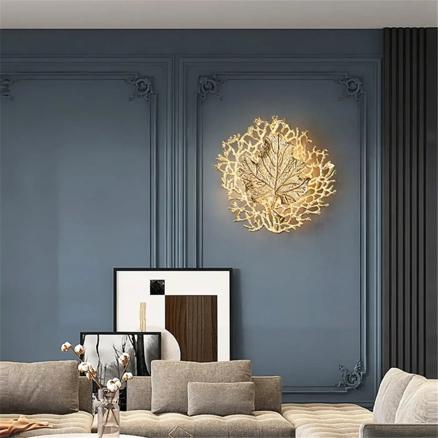 Applique murale Art Déco dorée en métal forme feuille — vue 1
