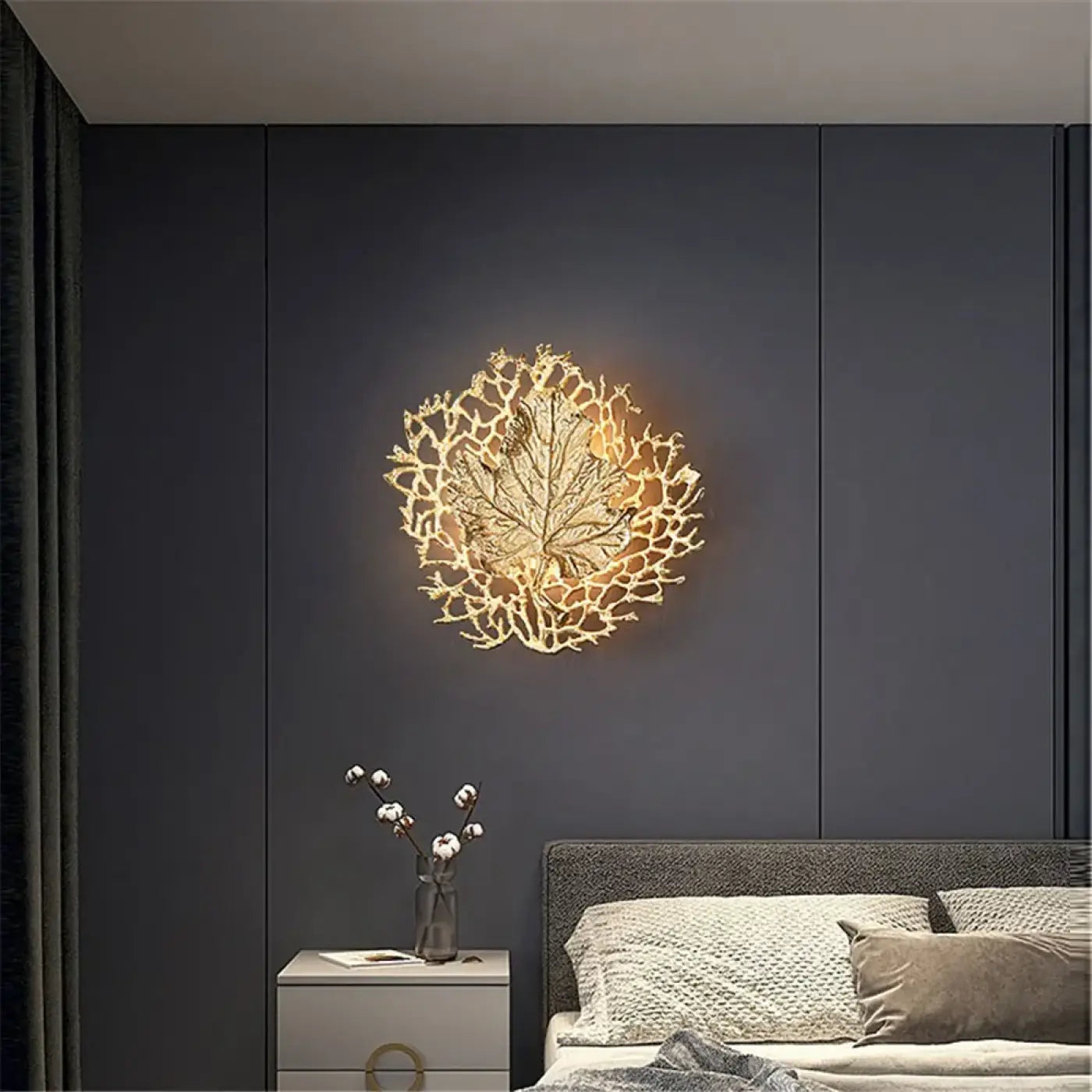 Applique murale Art Déco dorée en métal forme feuille — vue 2