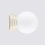 Applique murale boule en céramique beige minimaliste — vue 3