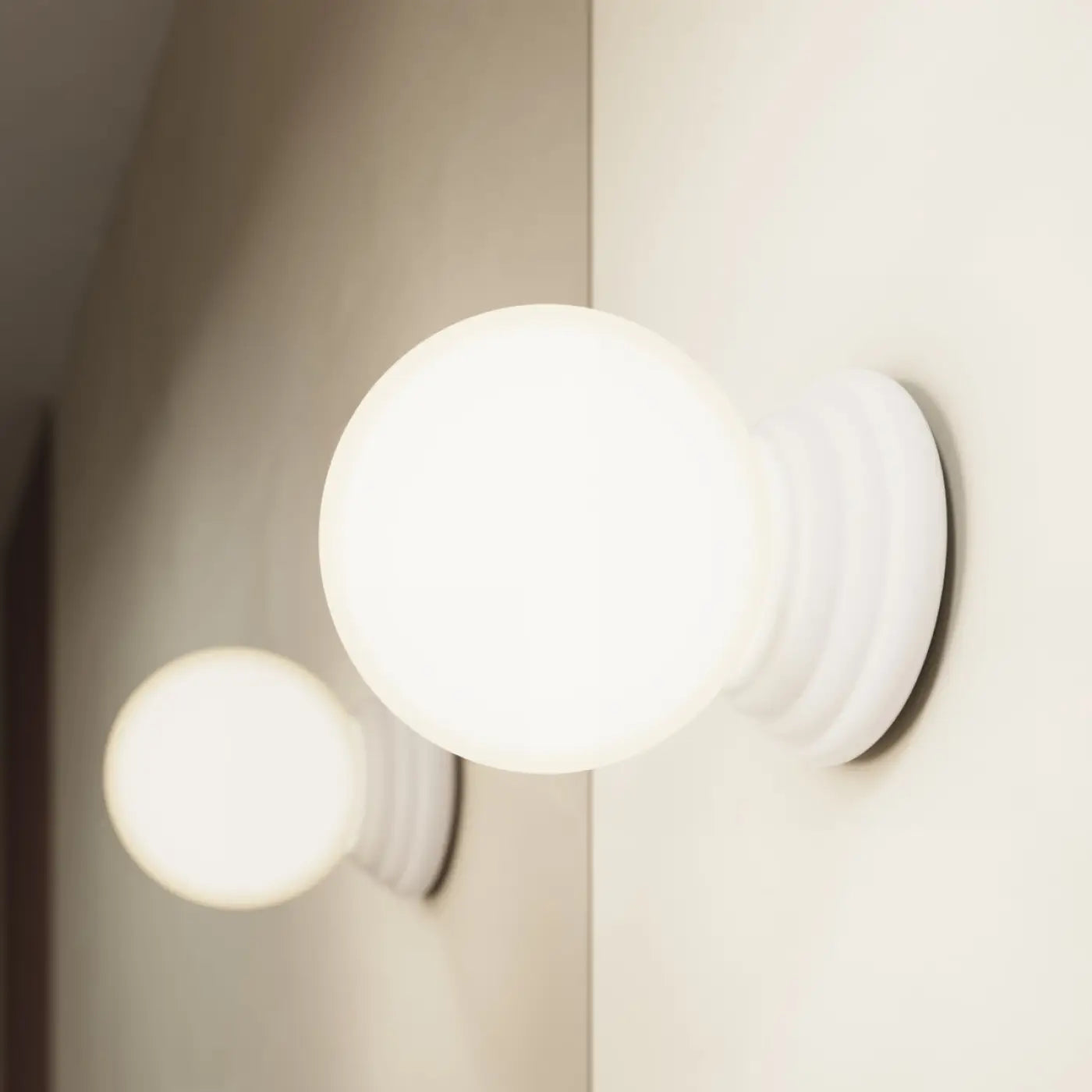 Applique murale boule opaline blanche céramique G9 — vue 11