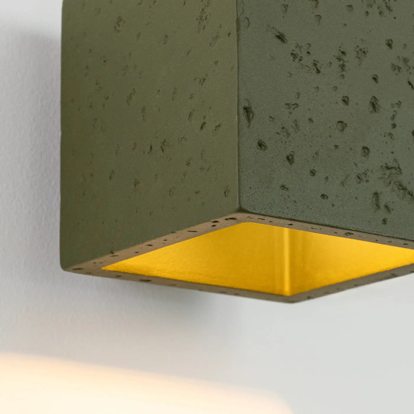 Applique murale cube en béton vert olive style industriel — vue 3