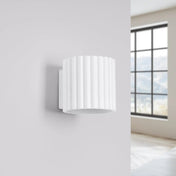 Applique murale cylindrique cannelée blanche en aluminium G9 — vue 3