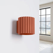 Applique murale cylindrique cannelée rouge ochra aluminium — vue 2
