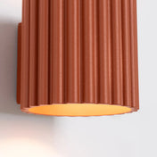 Applique murale cylindrique cannelée rouge ochra aluminium — vue 4
