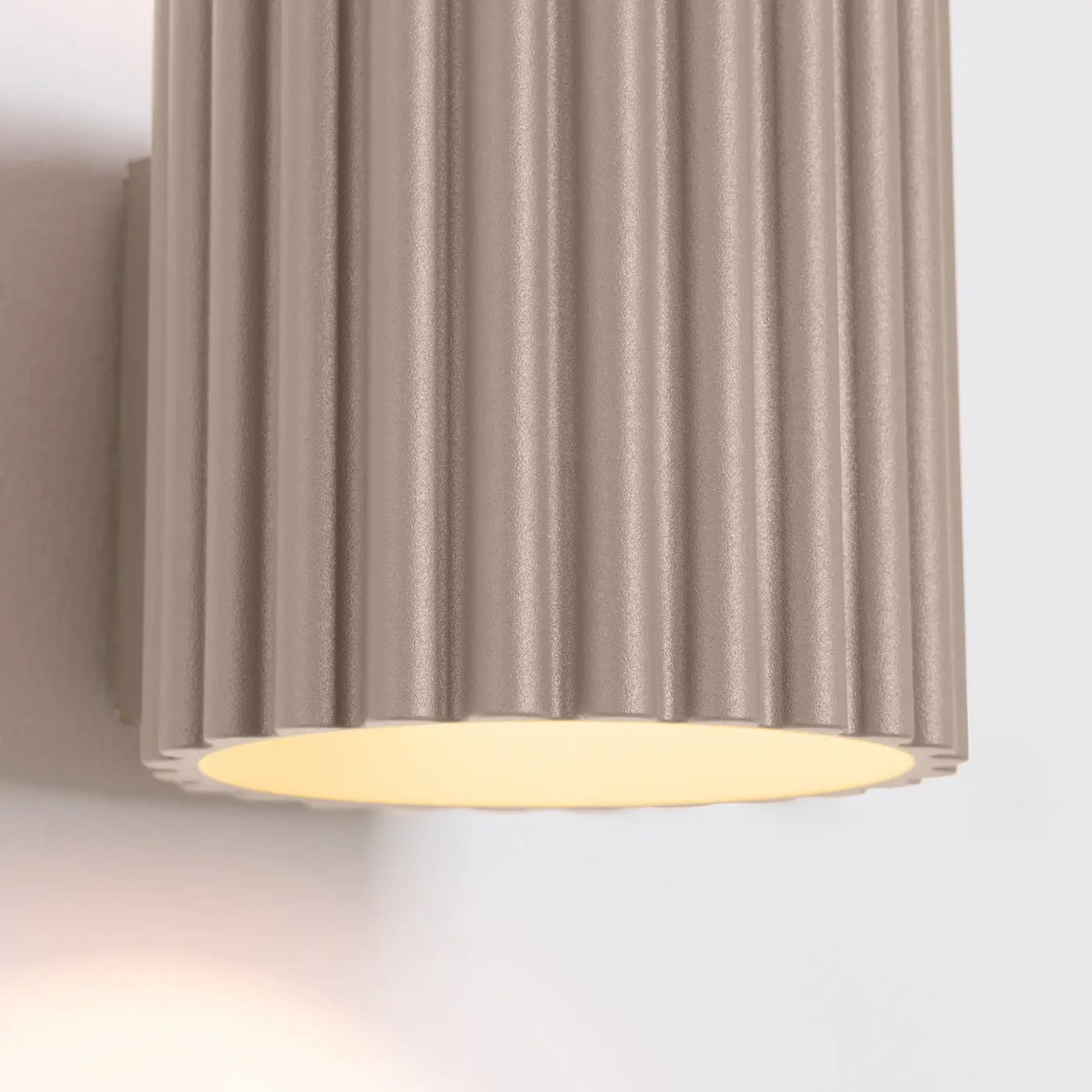 Applique murale cylindrique cannelée taupe en aluminium G9 — vue 3