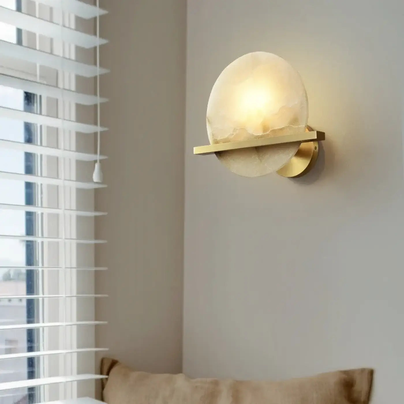 Applique murale dorée en métal et marbre style Art Déco — vue 7