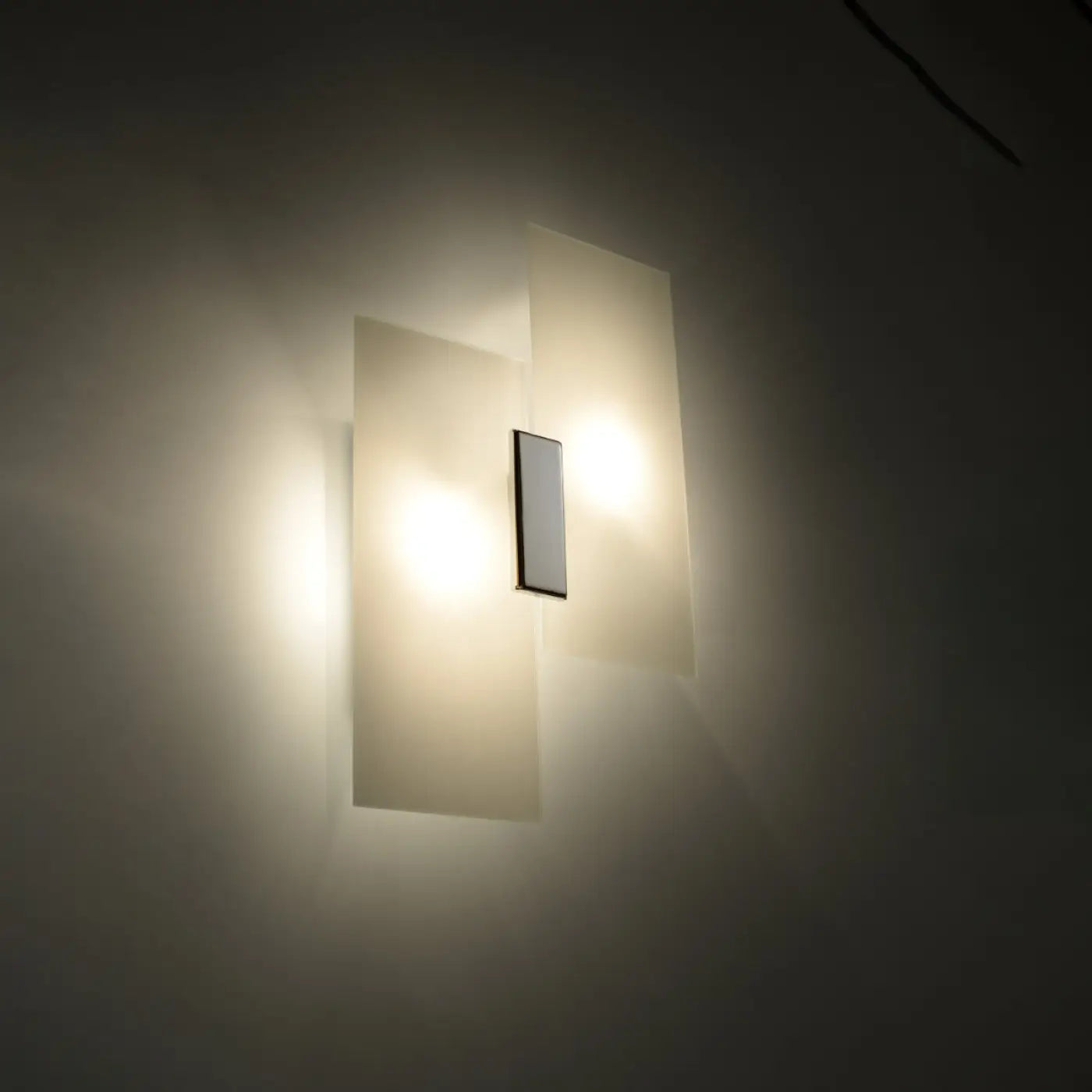 Applique murale double en verre blanc et chrome à 2 lumières — vue 1
