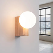 Applique murale en bois naturel avec globe LED design — vue 1