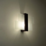 Applique murale en bois noir et verre design graphique — vue 1