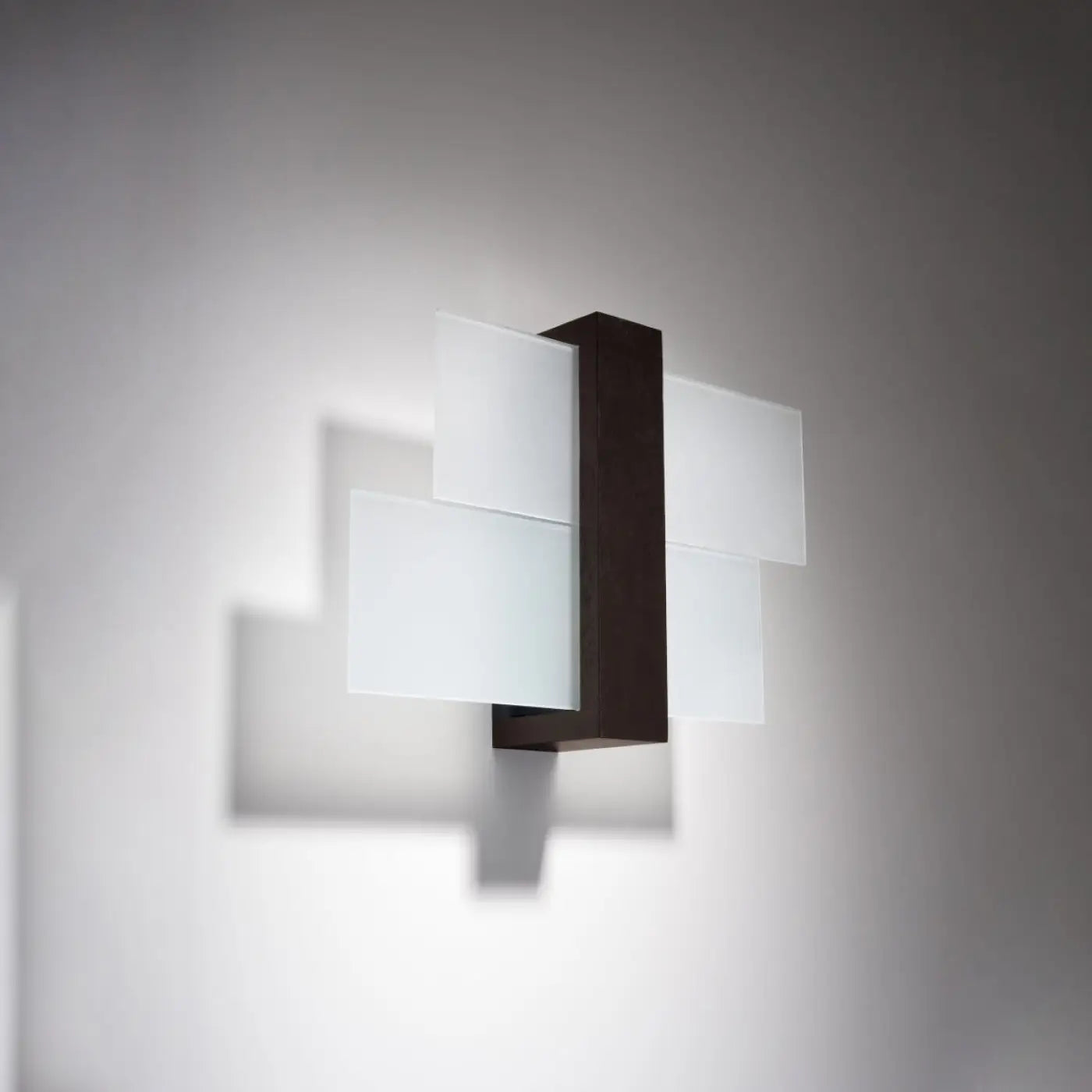 Applique murale en bois noir et verre design graphique — vue 2