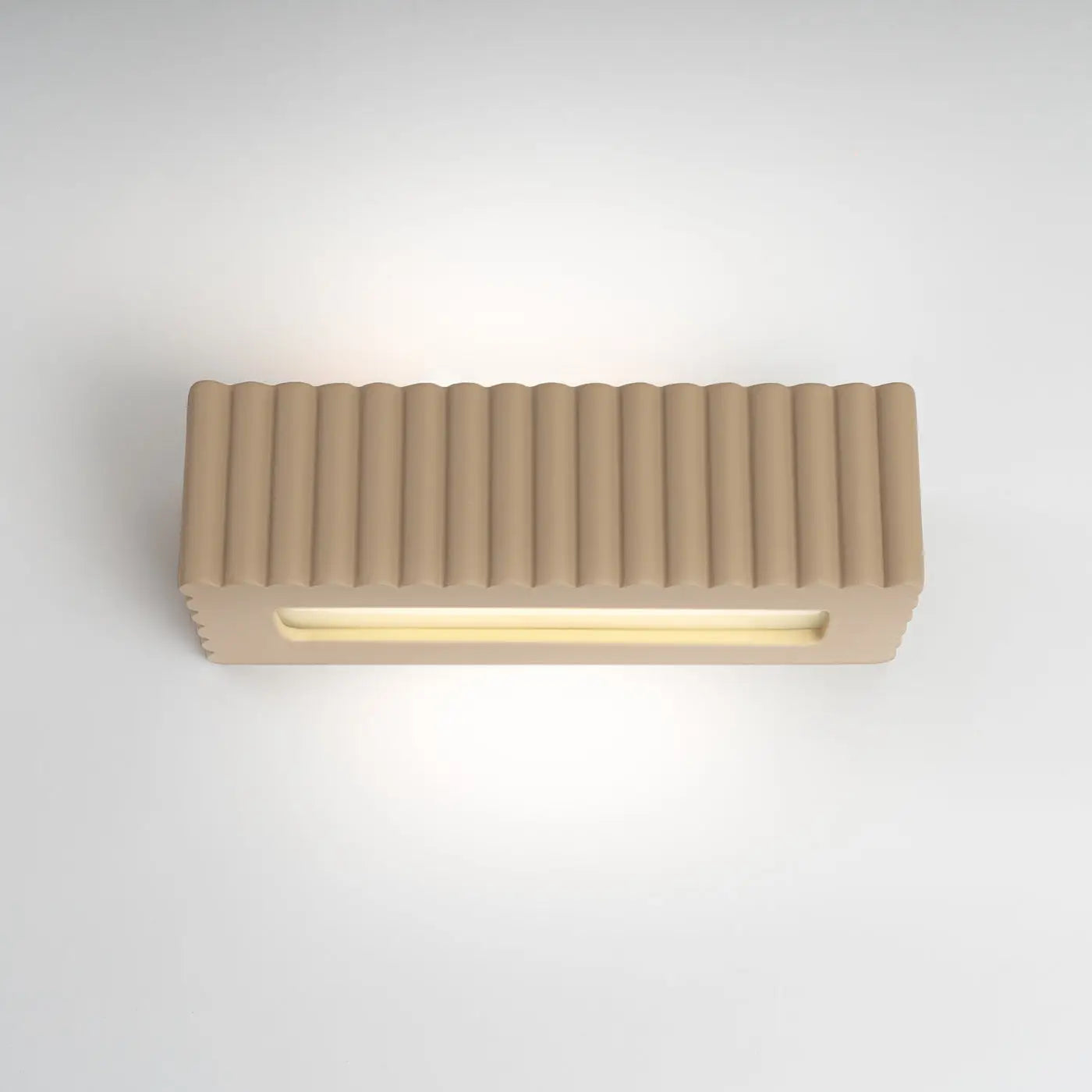 Applique murale en céramique taupe à relief rainuré — vue 4