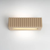 Applique murale en céramique taupe à relief rainuré — vue 4