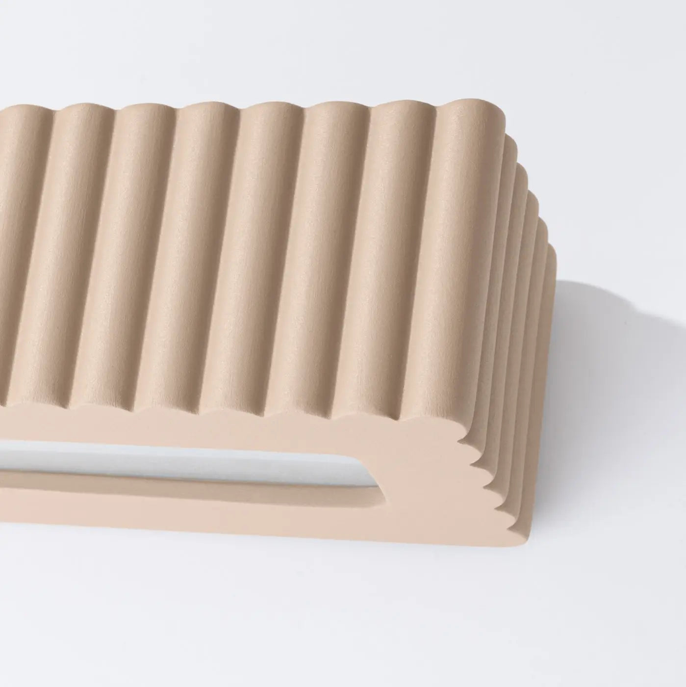 Applique murale en céramique taupe à relief rainuré — vue 8