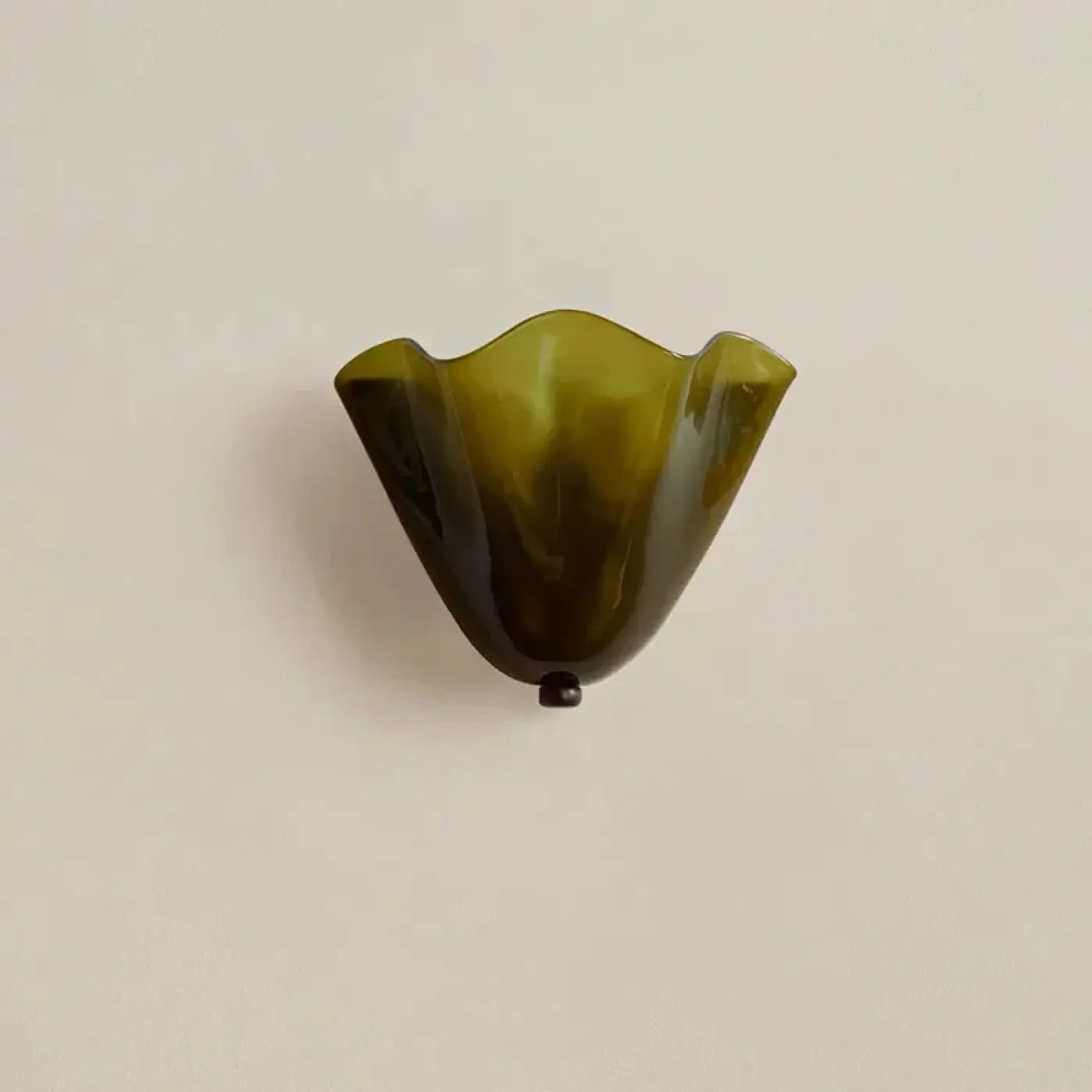 Applique murale en forme de coquille acrylique et métal — vue 4