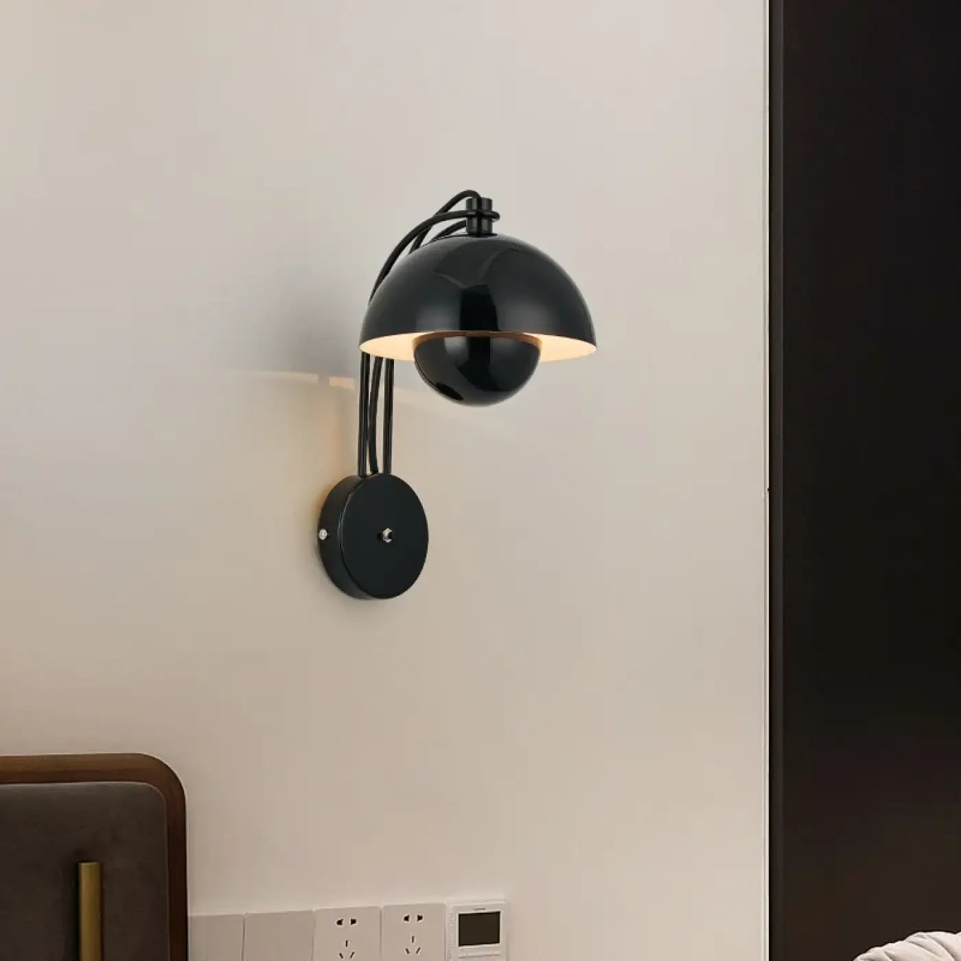 Applique murale en métal coloré avec diffuseur acrylique — vue 1