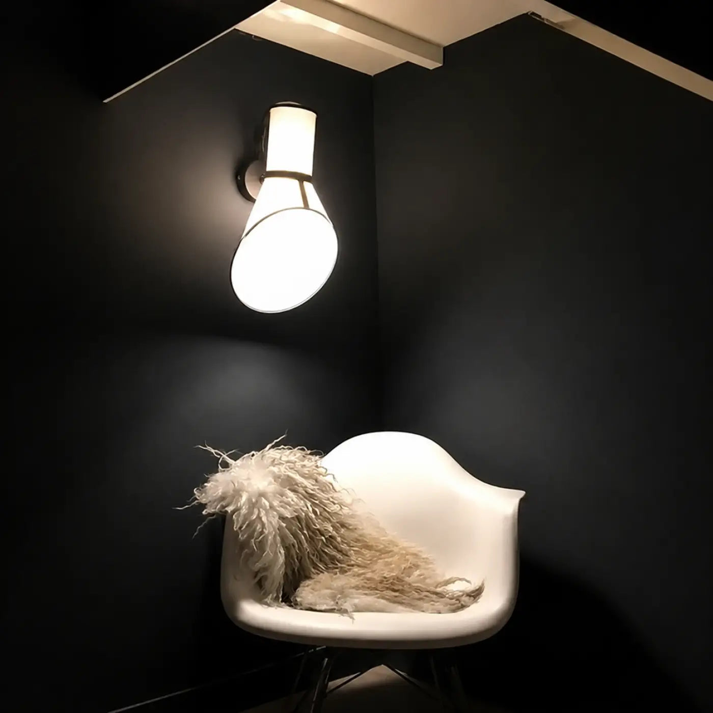Applique murale en métal noir ou blanc, deux tailles — vue 2
