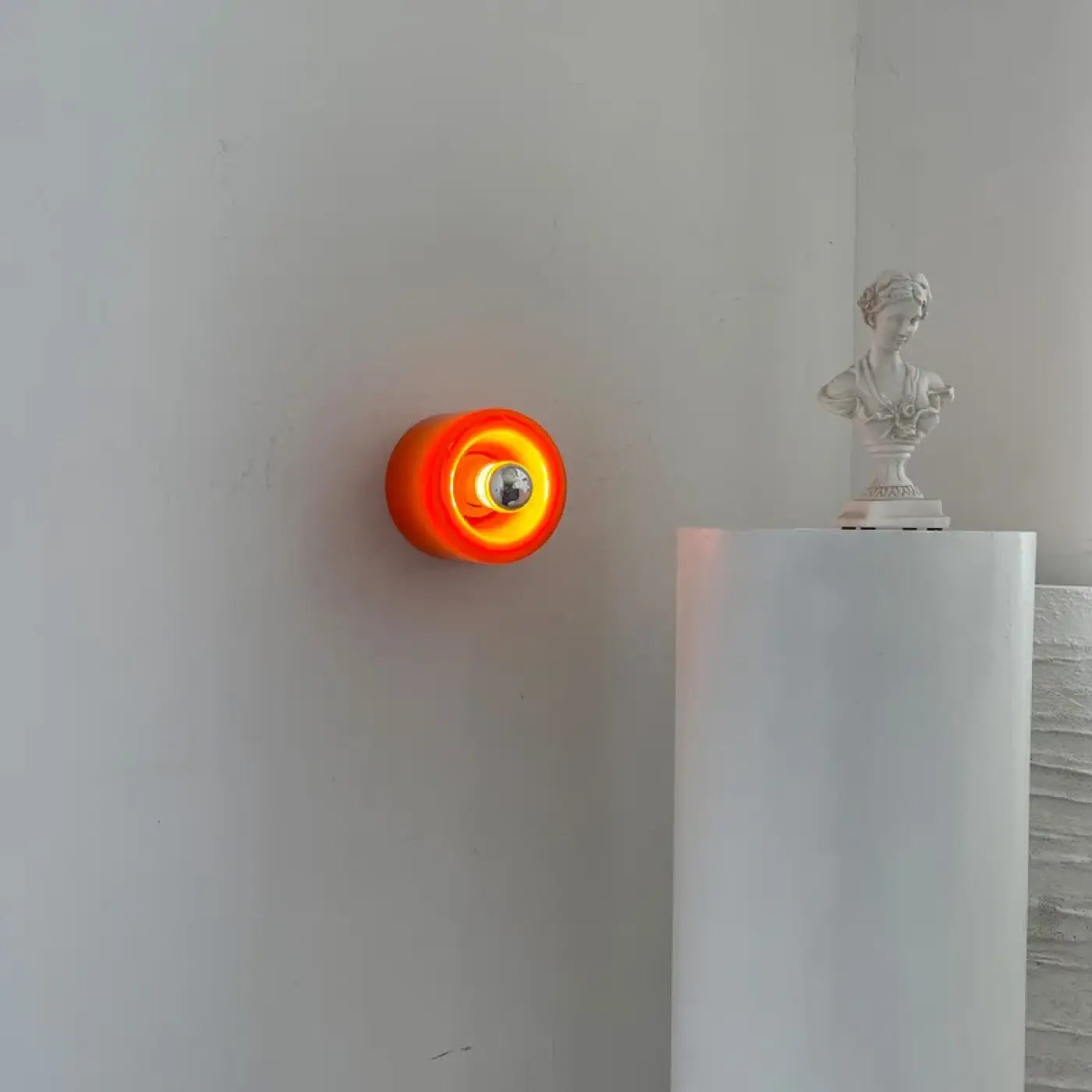 Applique murale en verre orange et blanc pour couloir — vue 1