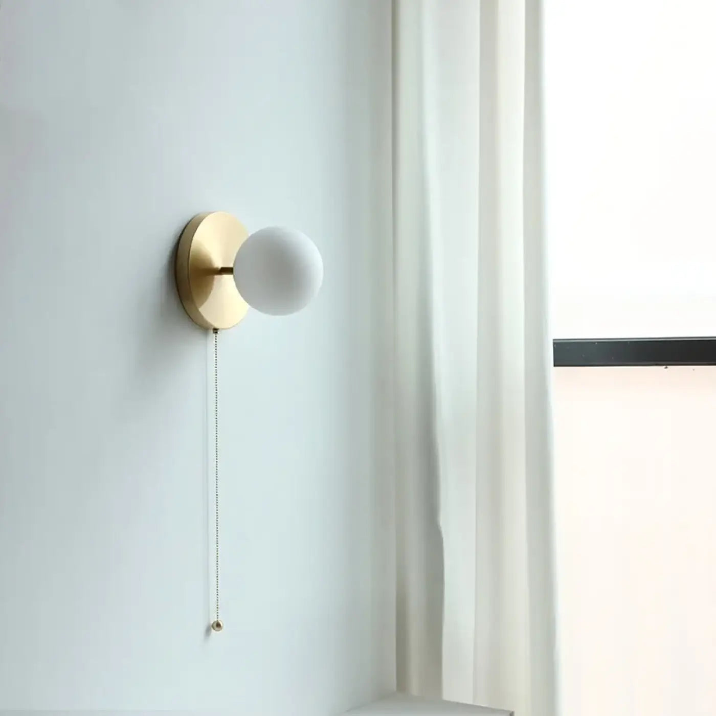 Applique murale globe blanc et bois style scandinave — vue 2