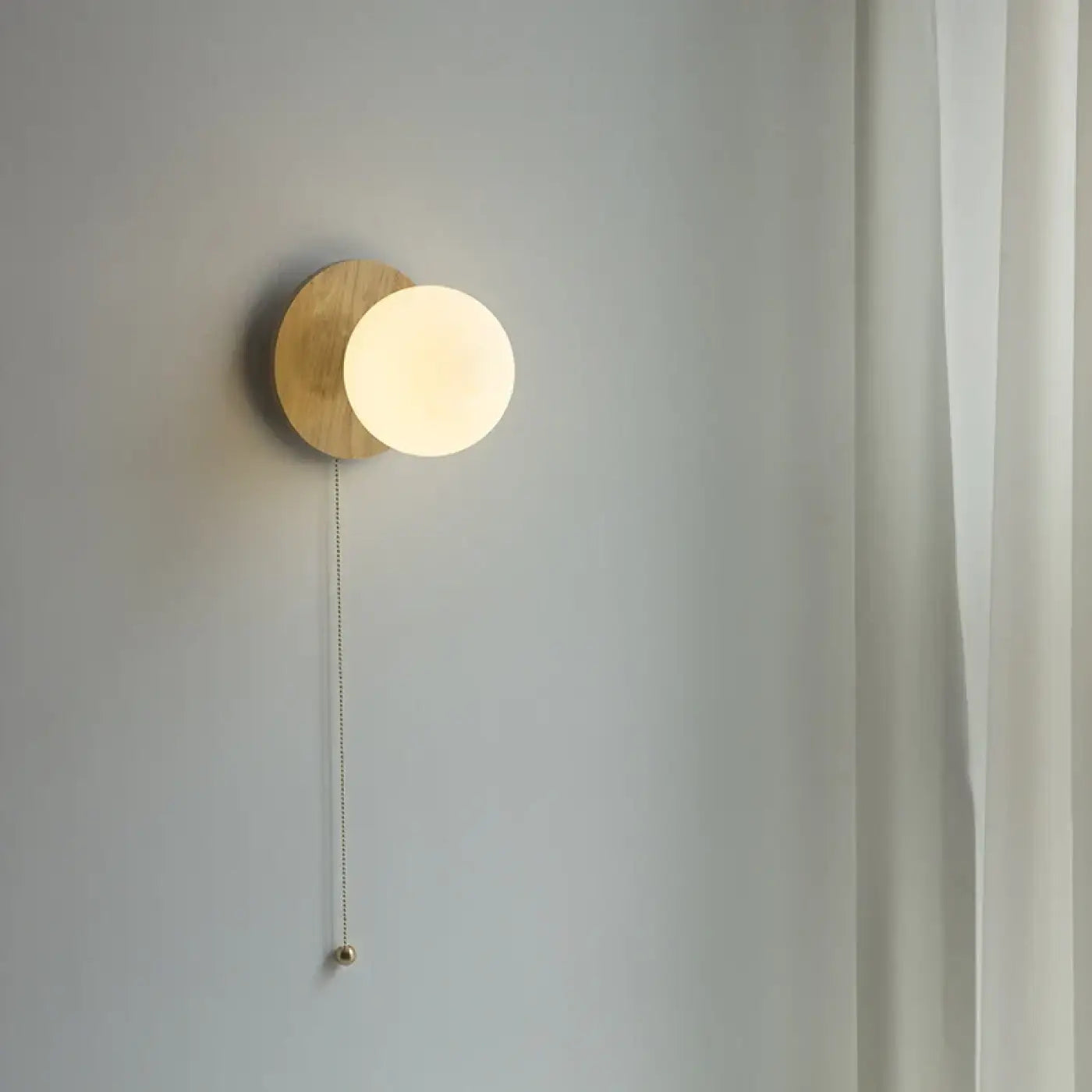 Applique murale globe blanc et bois style scandinave — vue 3