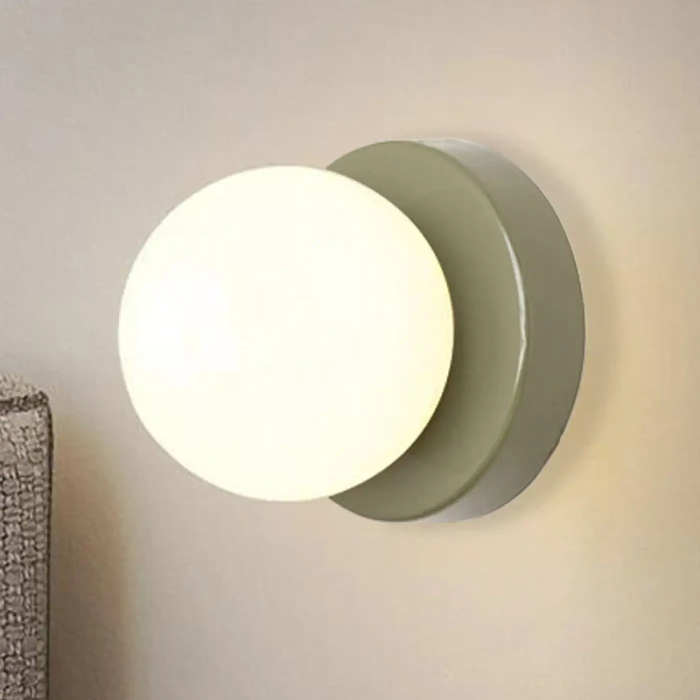 Applique murale globe en verre et métal coloré IP65 — vue 1