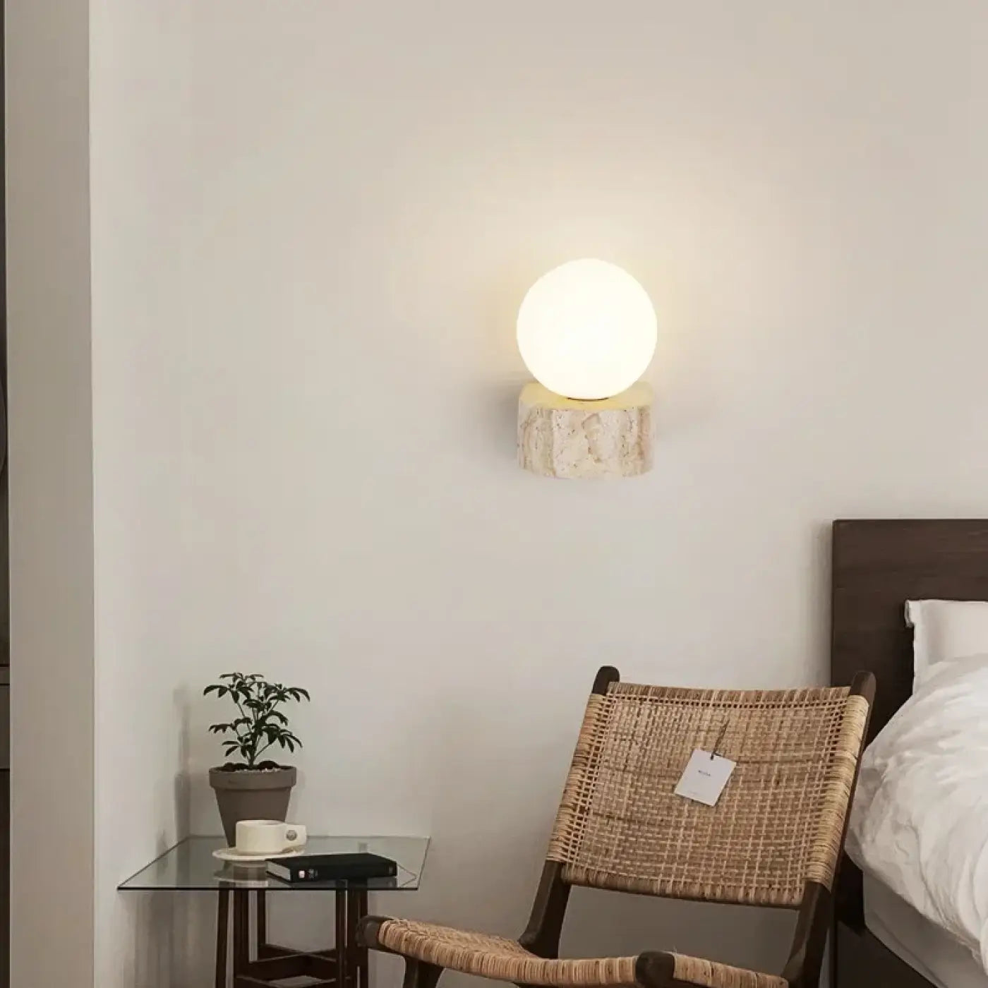 Applique murale globe en verre et pierre blanche art déco — vue 2
