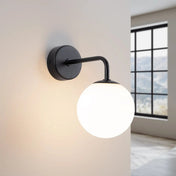 Applique murale globe en verre opale noir moderne — vue 1