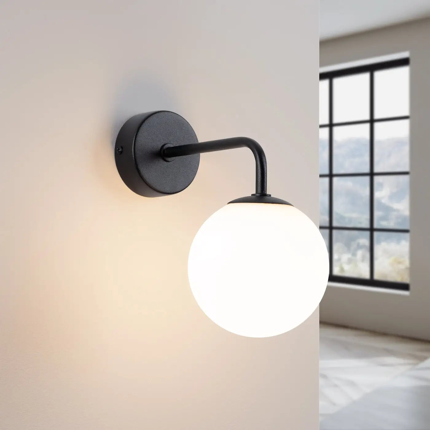 Applique murale globe en verre opale noir moderne — vue 1