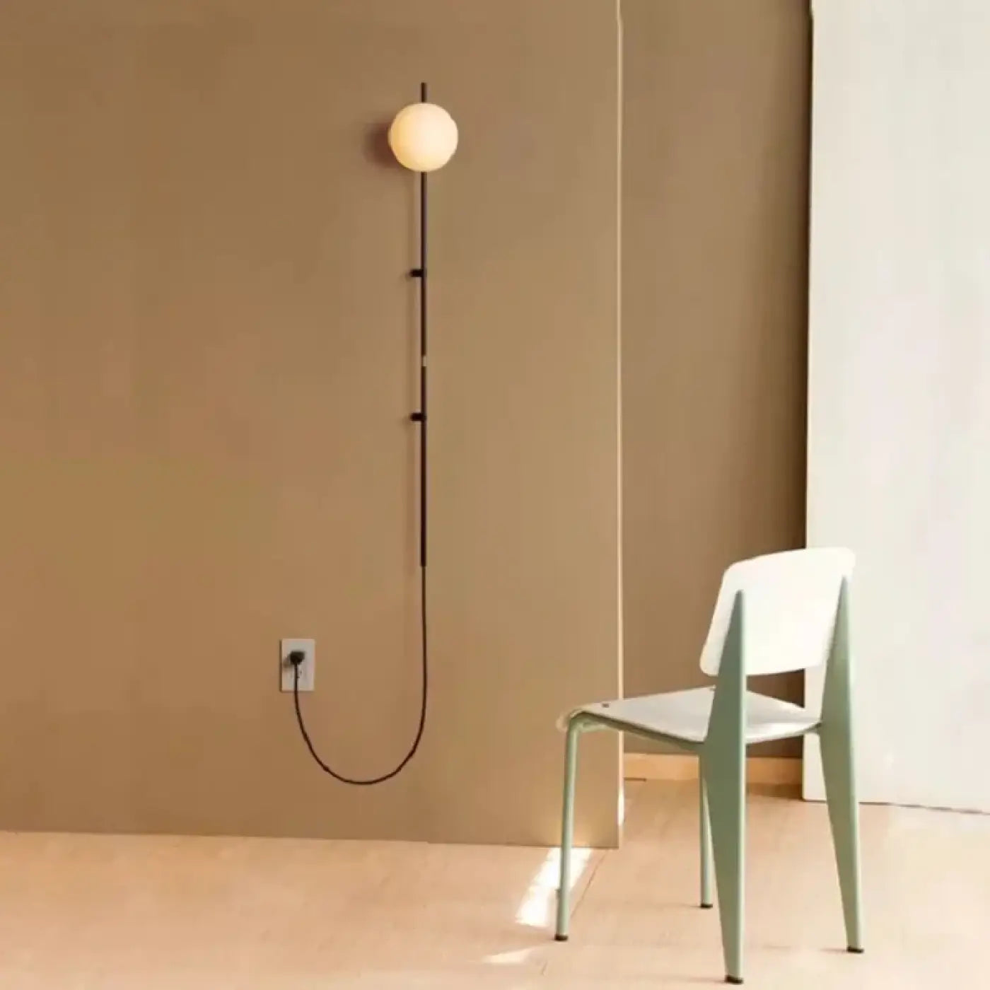 Applique murale globe en verre tige métal IP65 — vue 3