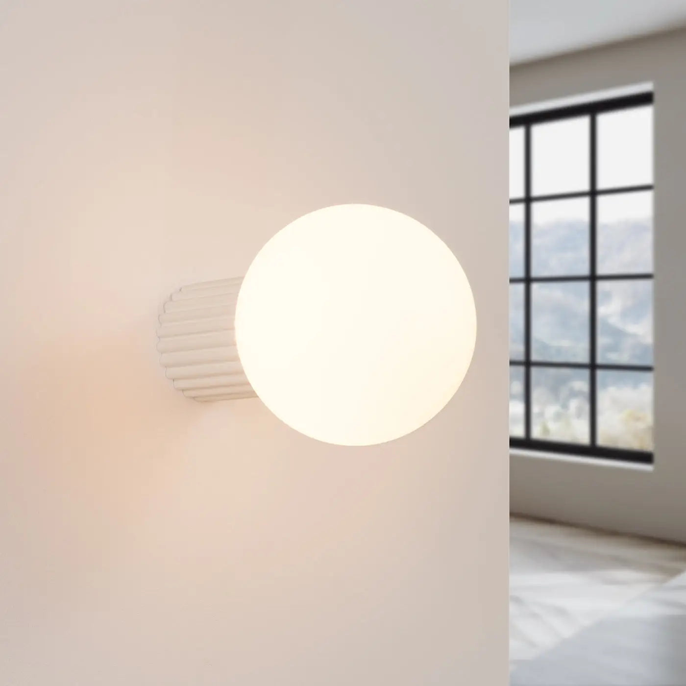 Applique murale globe opalin beige acrylique minimaliste — vue 1