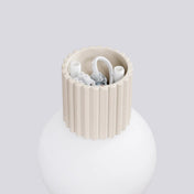 Applique murale globe opalin beige acrylique minimaliste — vue 5