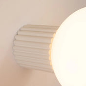 Applique murale globe opalin beige acrylique minimaliste — vue 6