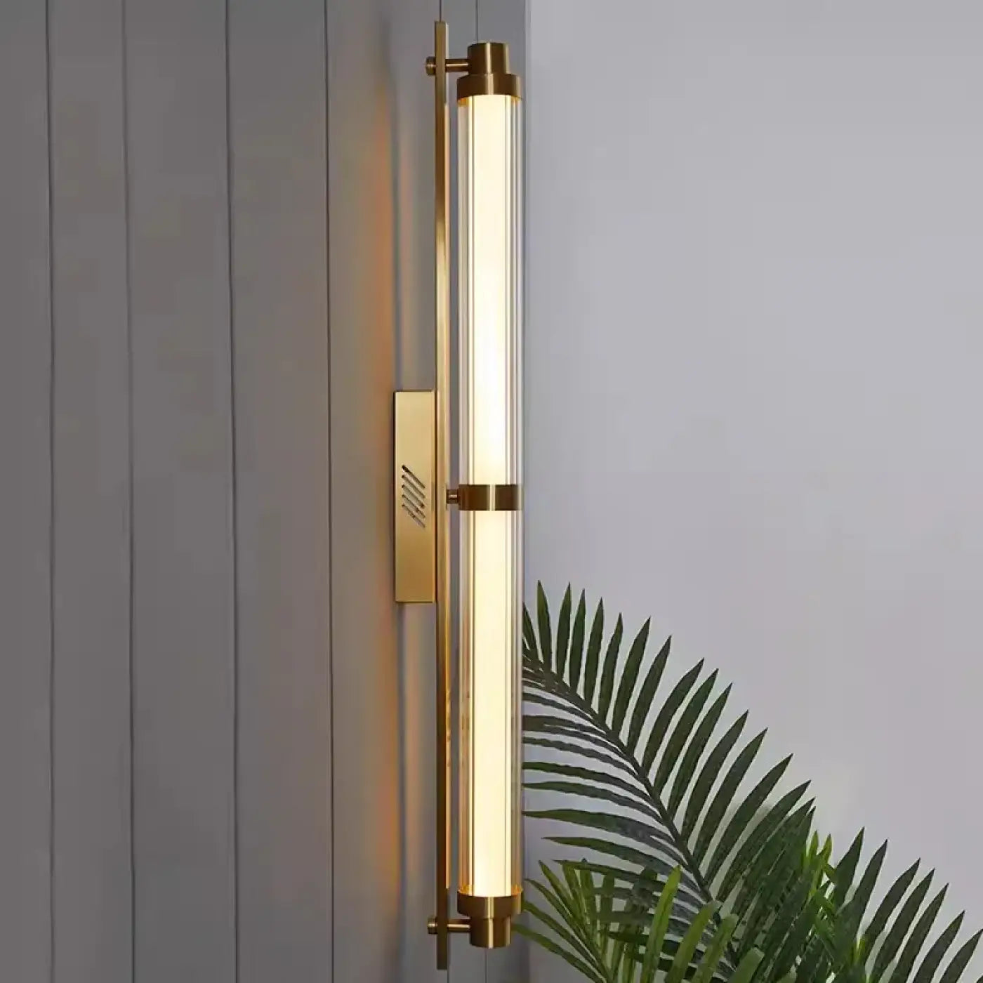 Applique murale LED acrylique noire ou dorée verticale — vue 2