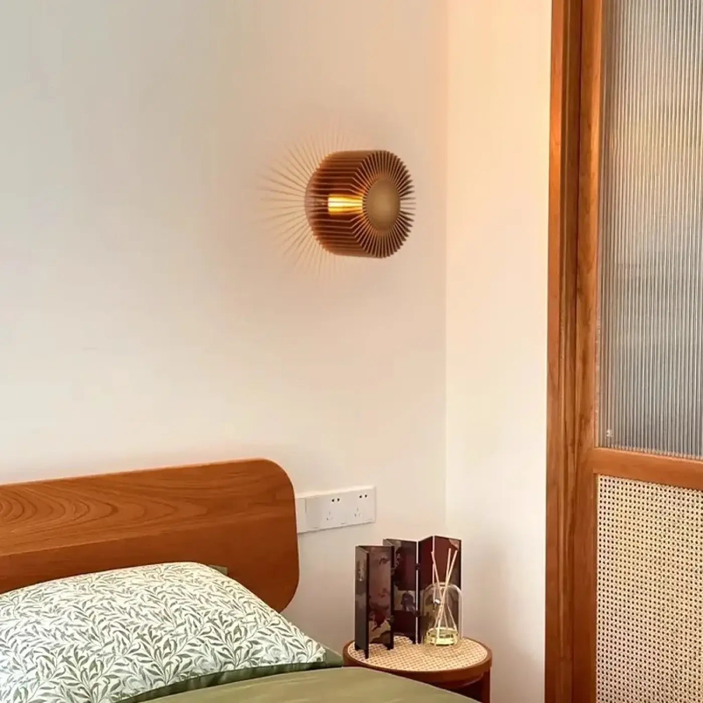 Applique murale LED aluminium noir doré à halo lumineux — vue 5