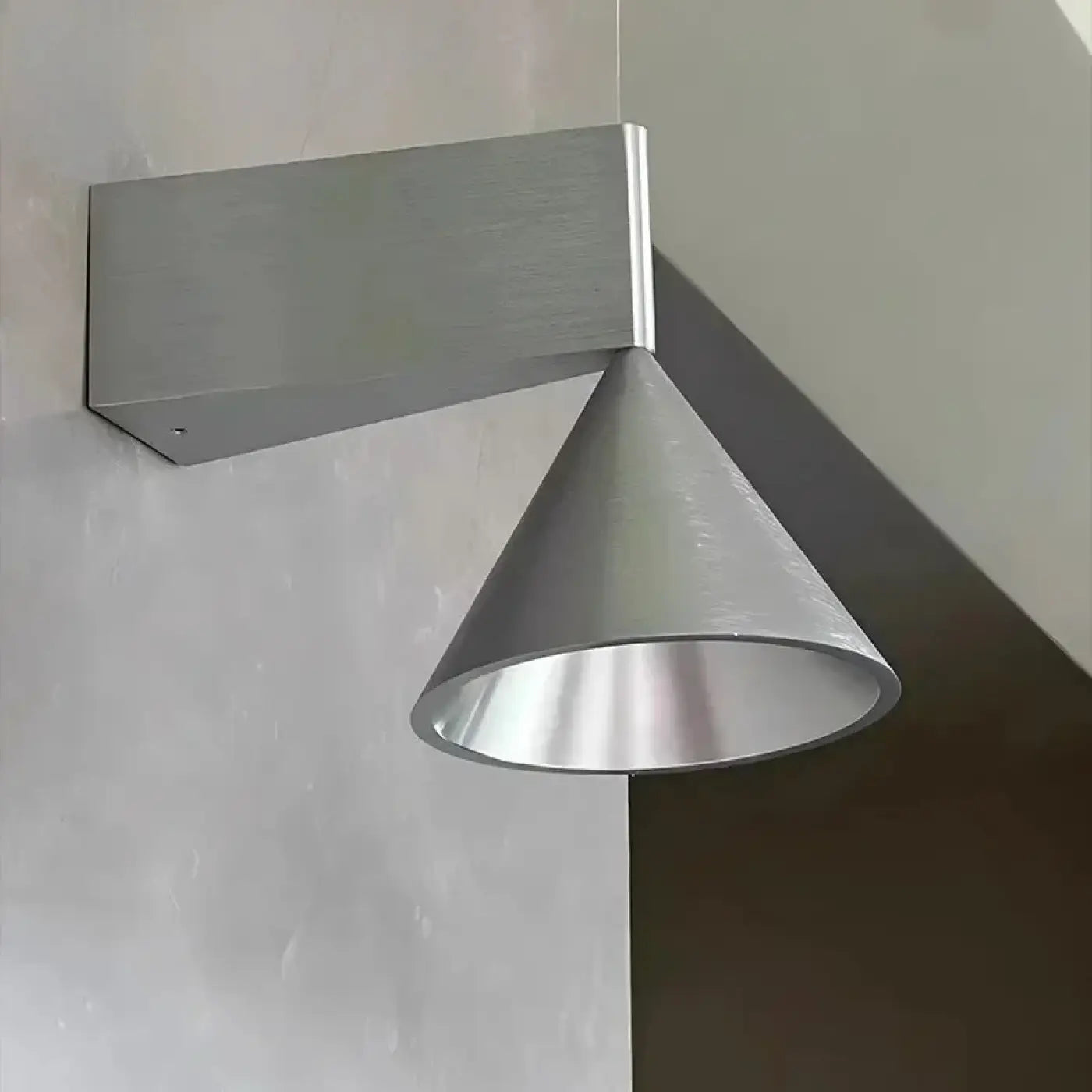 Applique murale LED aluminium noir doré cône Art Déco — vue 11
