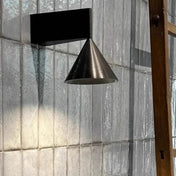 Applique murale LED aluminium noir doré cône Art Déco — vue 3