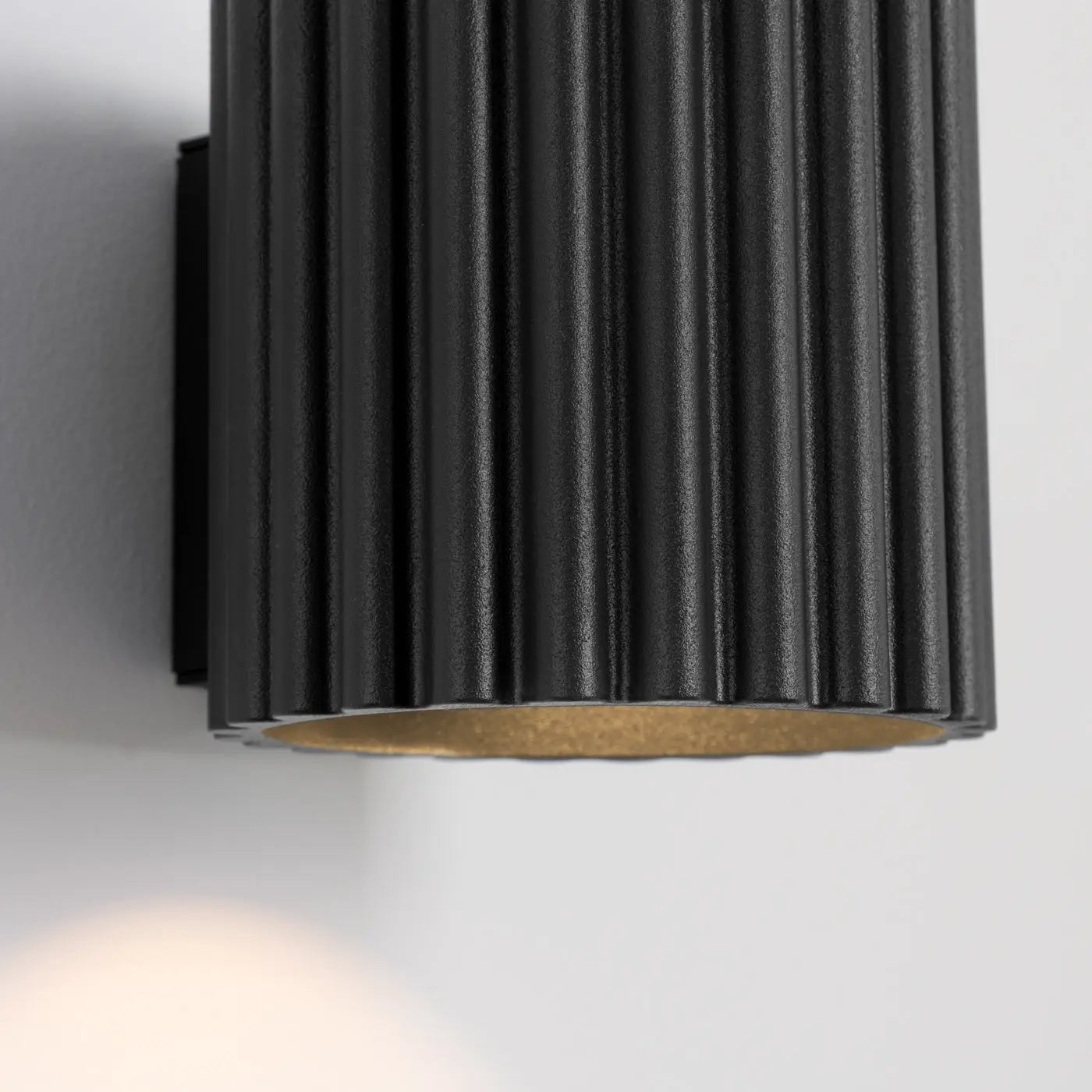 Applique murale LED aluminium noir strié blanc chaud 3000K — vue 3