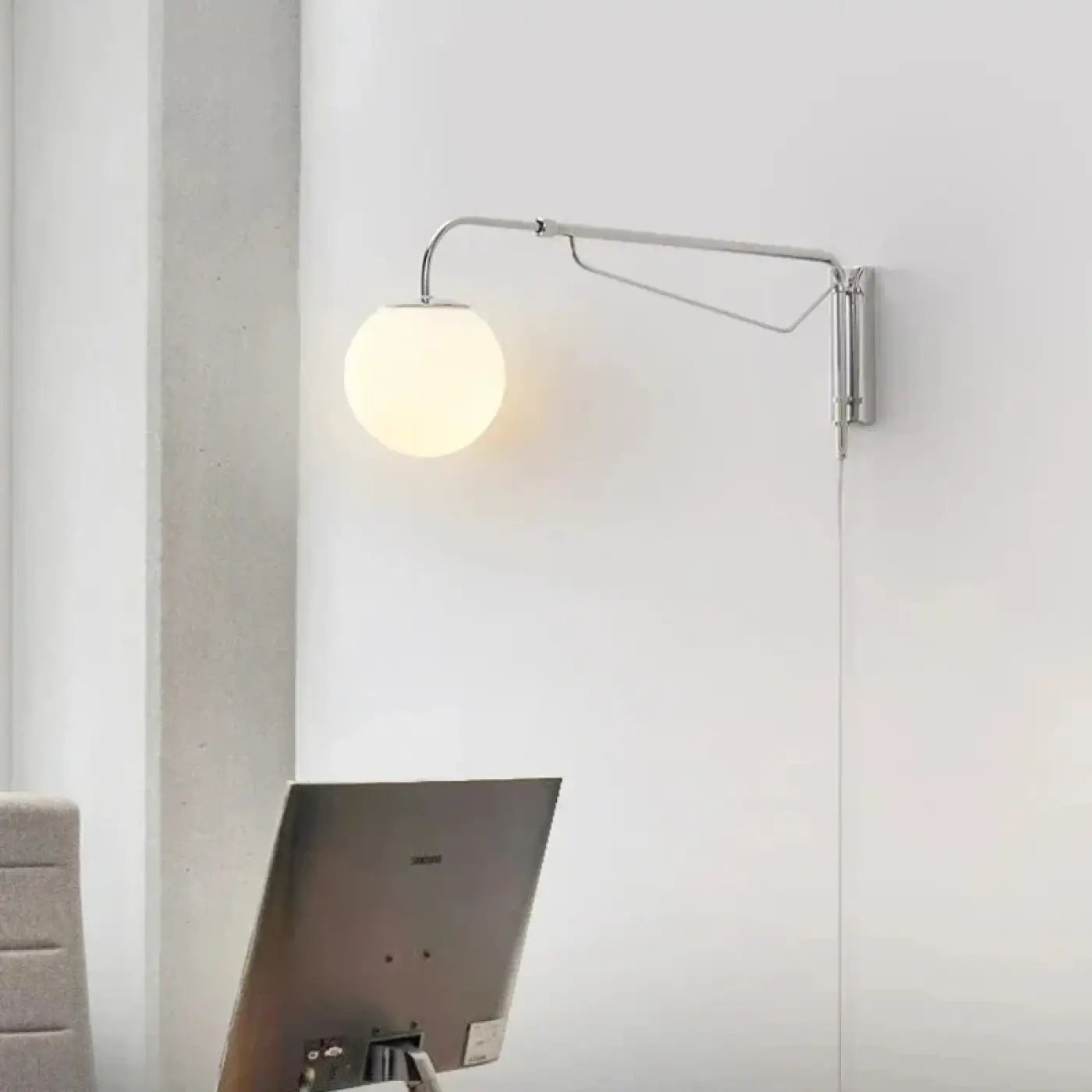Applique murale LED argentée en verre et métal — vue 1
