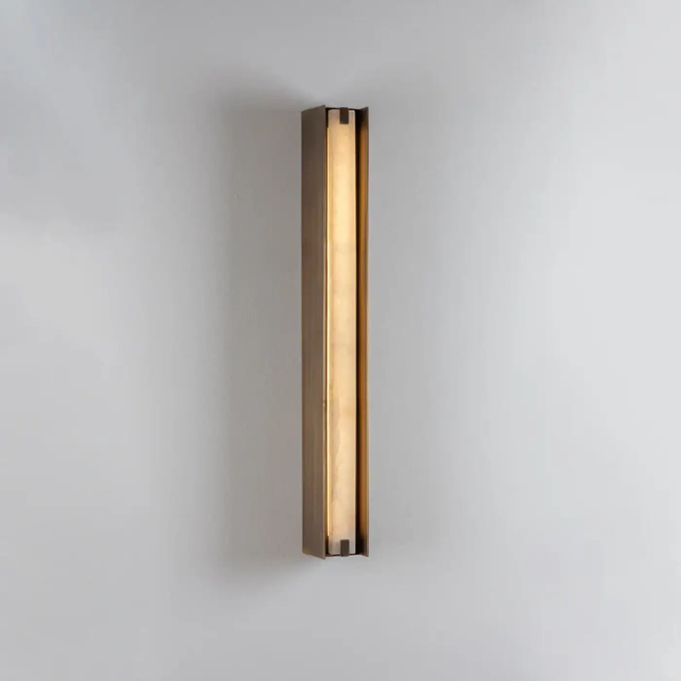 Applique murale LED barre linéaire dorée métal et acrylique — vue 1