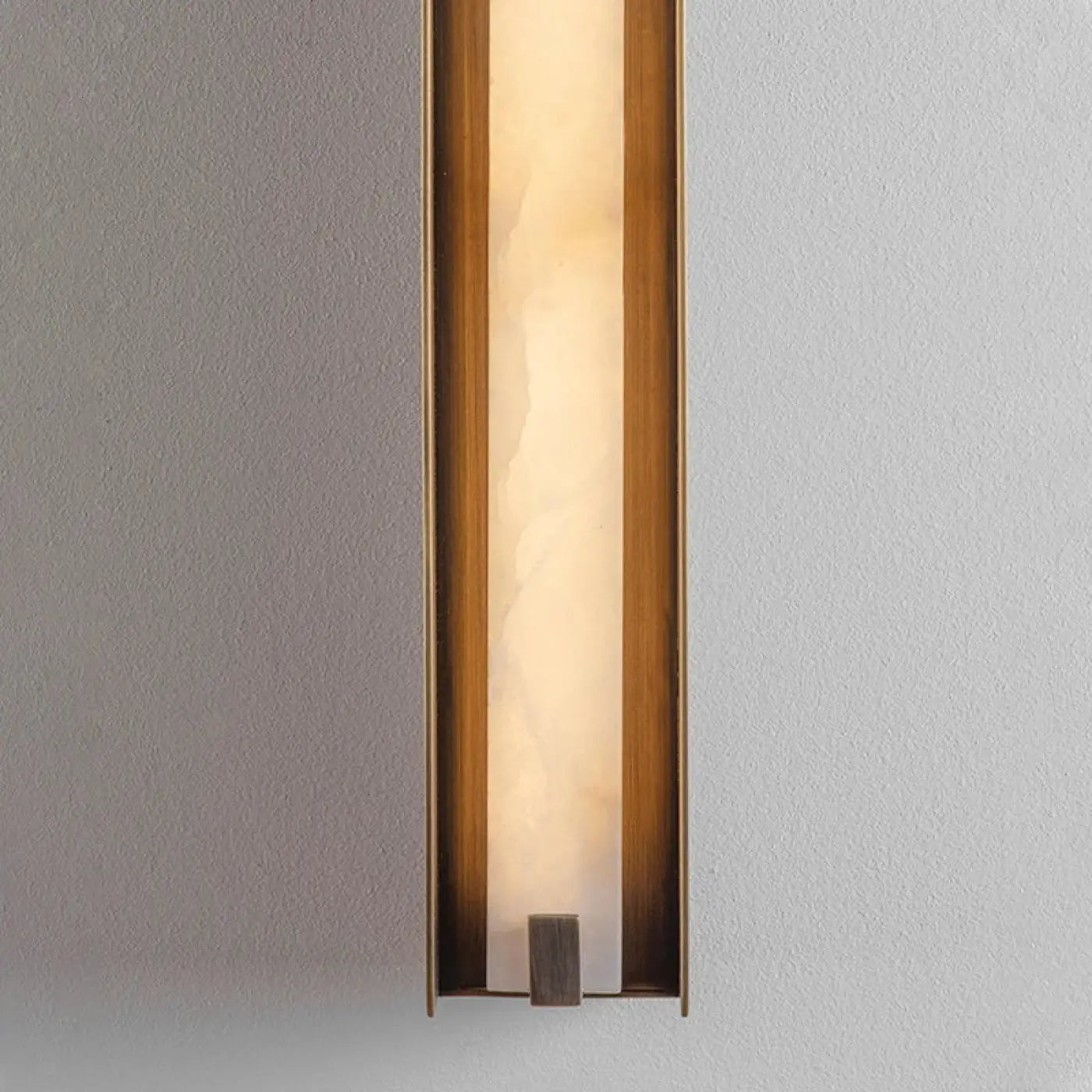 Applique murale LED barre linéaire dorée métal et acrylique — vue 2