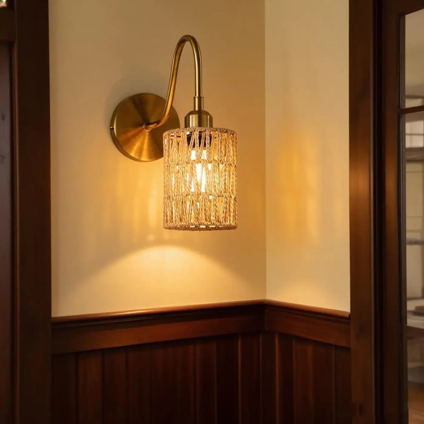 Applique murale LED beige et ambrée en verre élancée — vue 1