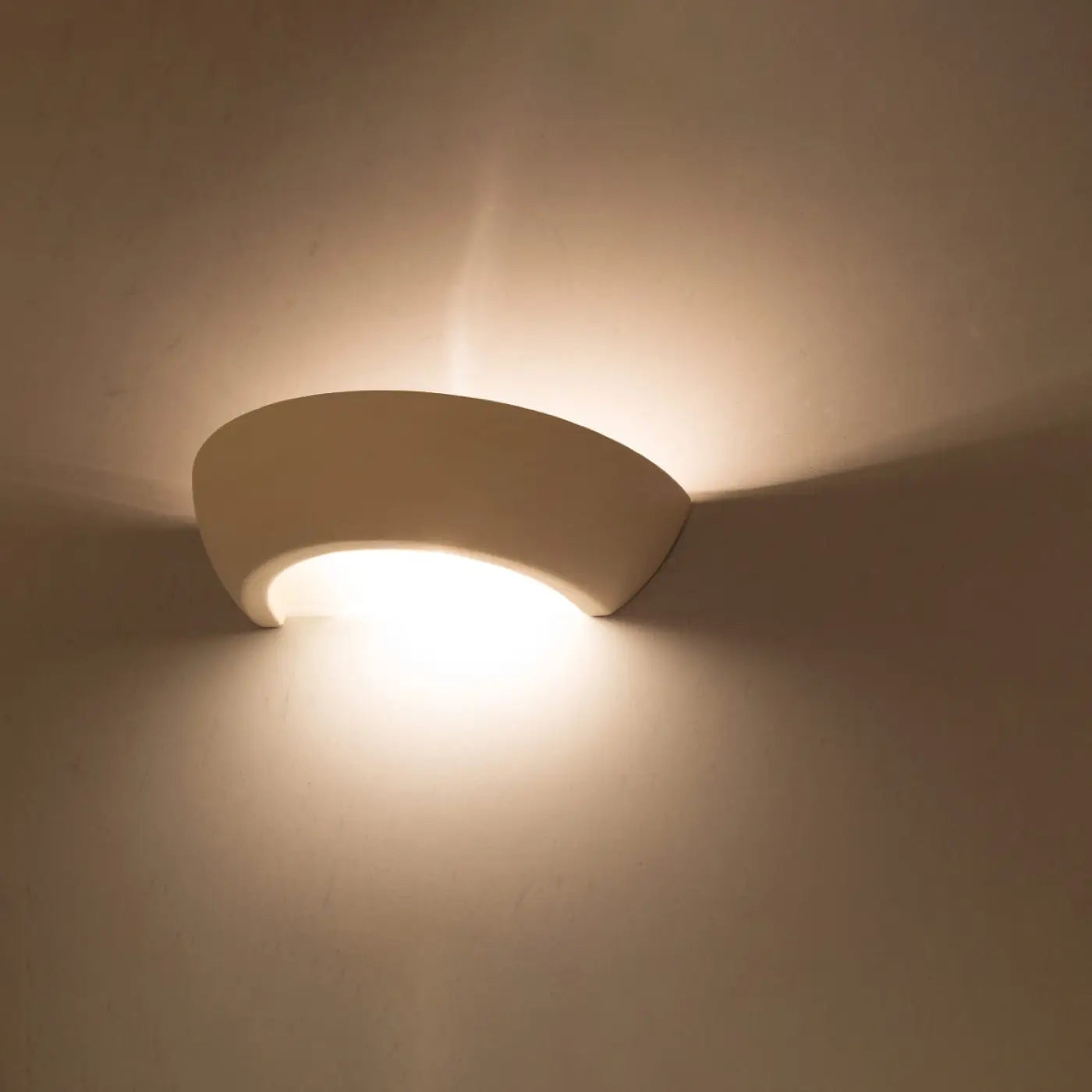 Applique murale LED blanche courbée en céramique et verre — vue 1