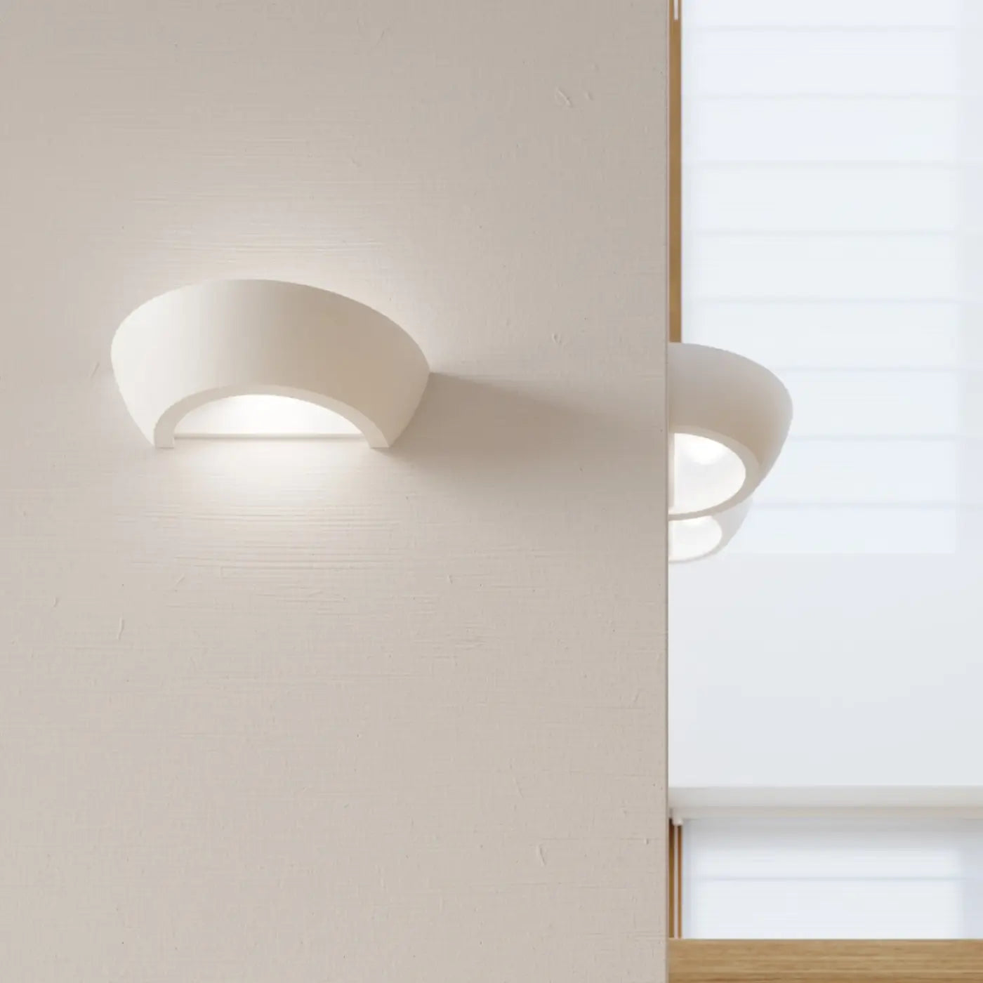 Applique murale LED blanche courbée en céramique et verre — vue 7