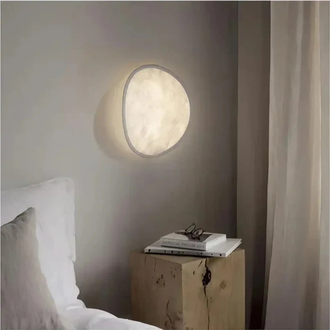 Applique murale LED blanche demi-lune en verre et acrylique — vue 1