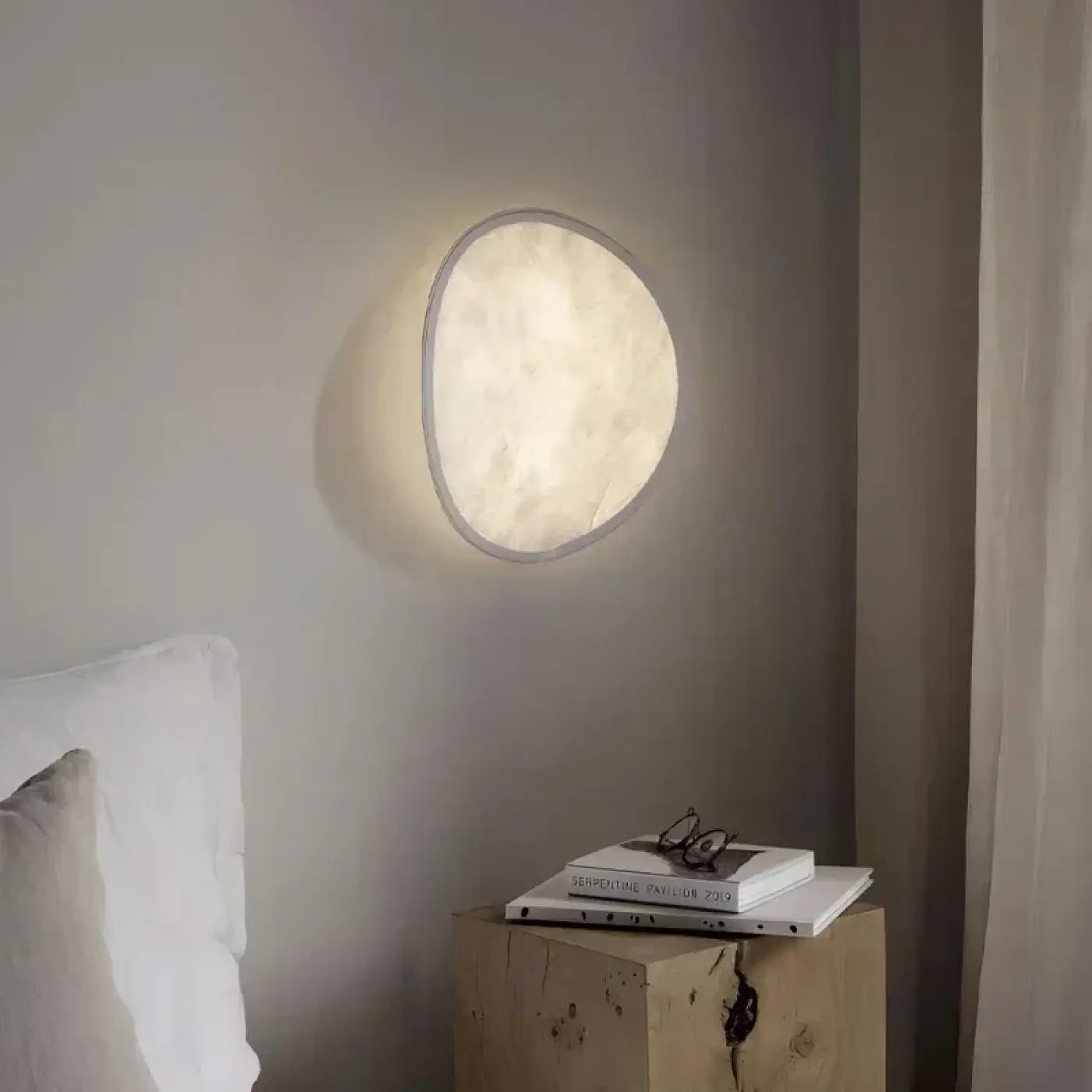 Applique murale LED blanche demi-lune en verre et acrylique — vue 2