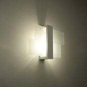 Applique murale LED blanche en bois et verre scandinave — vue 1