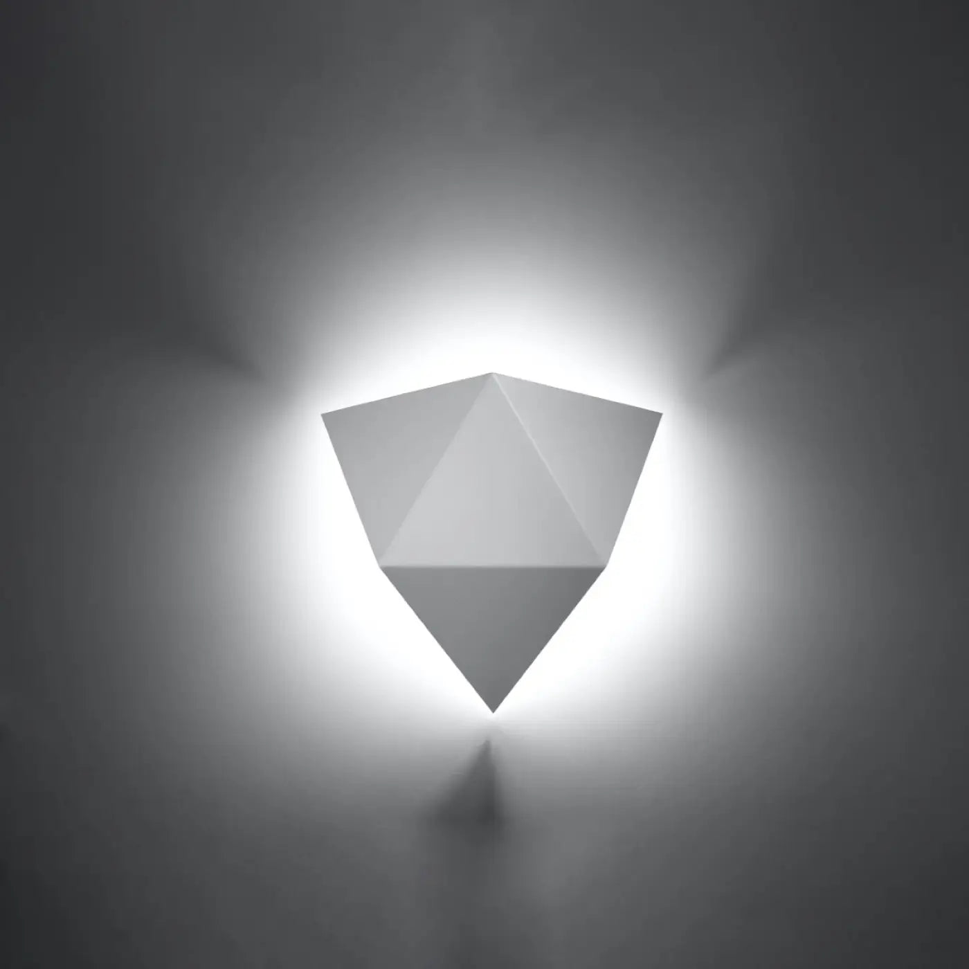 Applique murale LED blanche géométrique facettée en acier — vue 1
