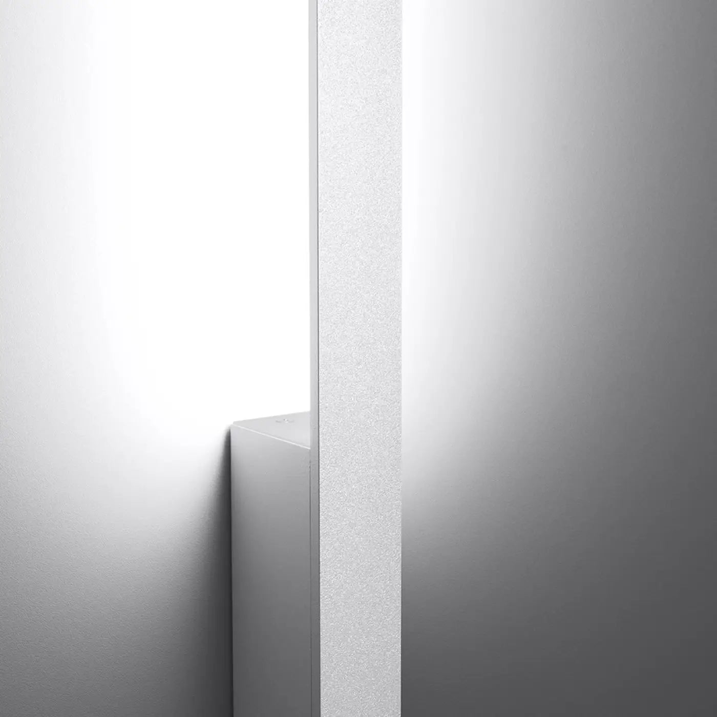 Applique murale LED blanche verticale en aluminium — vue 4