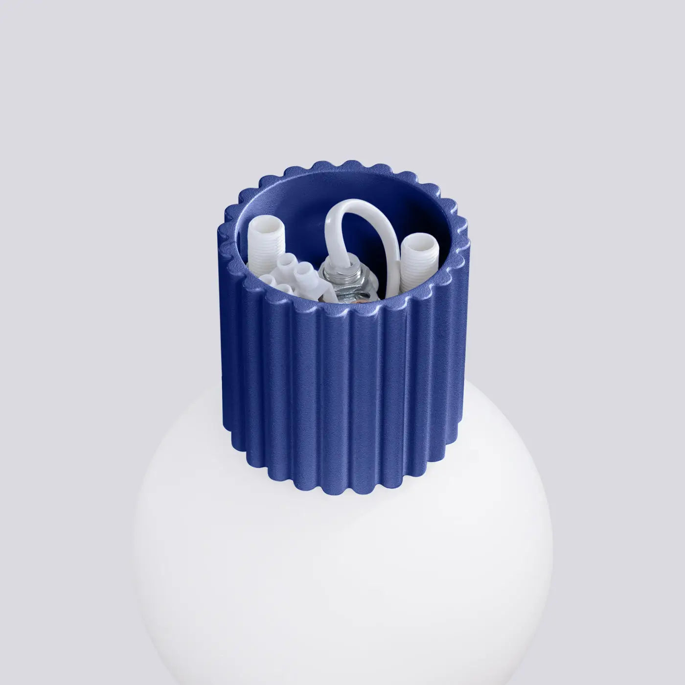 Applique murale LED bleu ultramarine globe opalin — vue 4